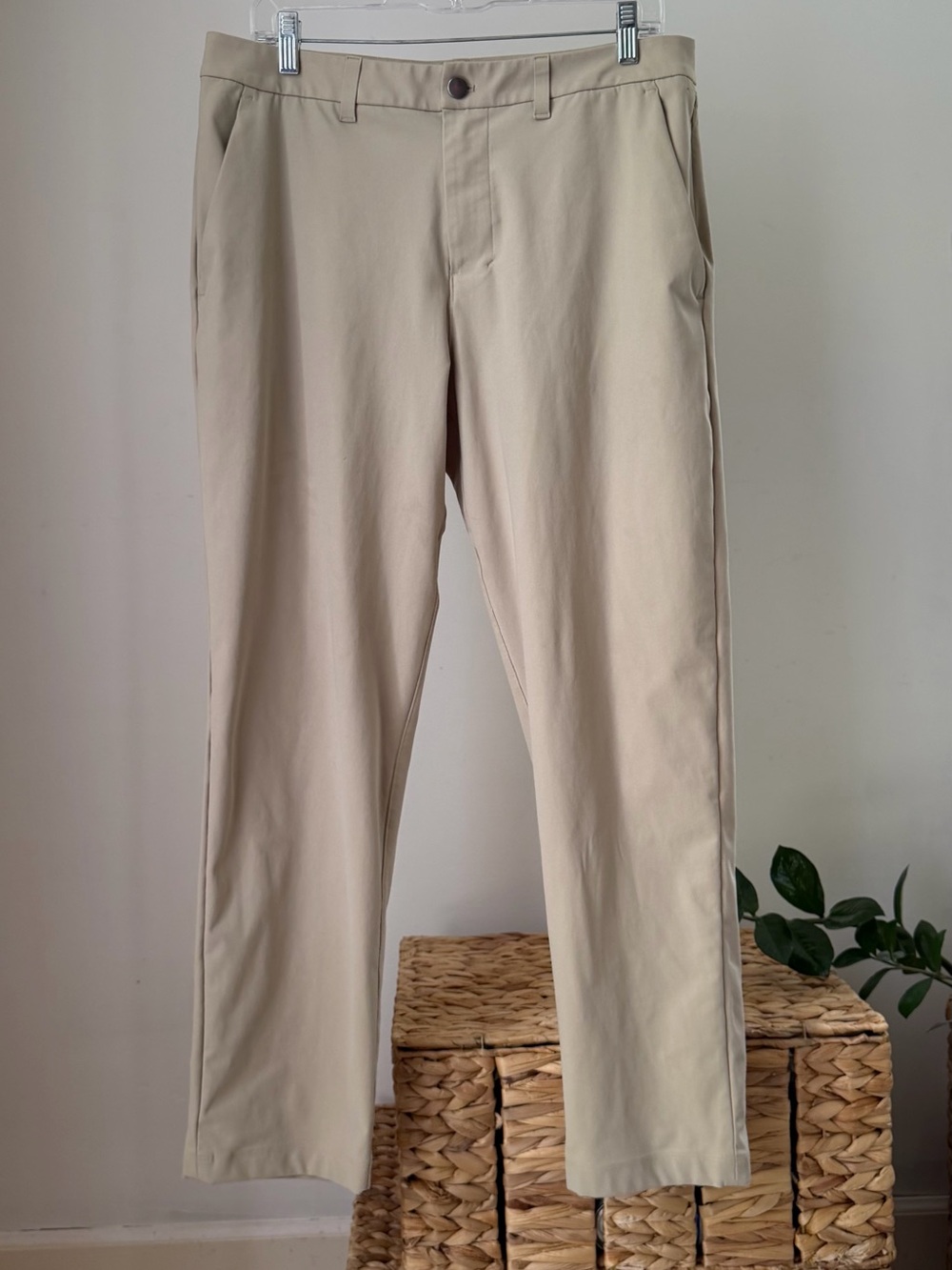 Men's LULULEMON Commission Pants Beige Khaki Tan Slim Fit ABC Stretch Size 32